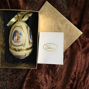 Porcelain Musical Egg Ornament “O Holy Night”. NEW